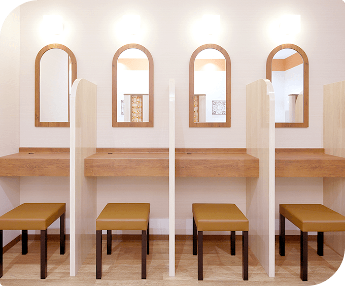 仕切りがうれしいパウダーコーナー